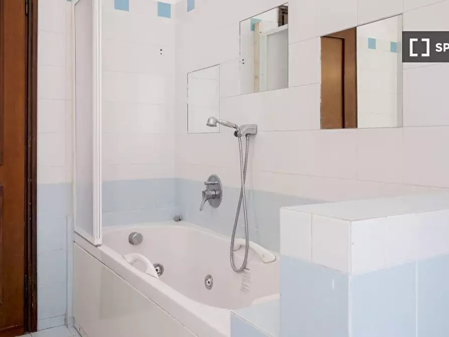 Immagine 8 di Camera condivisa in affitto  in Via Curtatone a Milano