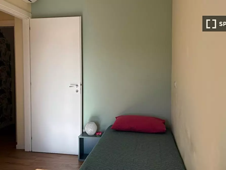 Immagine 1 di Camera condivisa in affitto  in Via Oslavia a Sesto San Giovanni