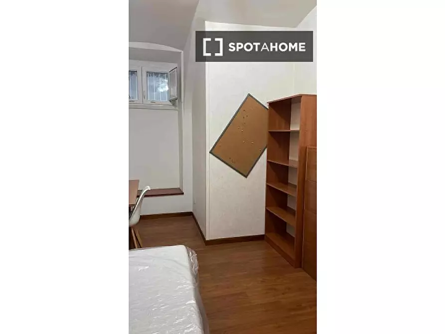 Immagine 2 di Camera condivisa in affitto  in Viale Guglielmo Marconi a Roma