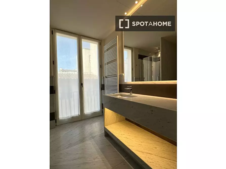 Immagine 5 di Ufficio in affitto  in Via dei Brunelleschi a Firenze