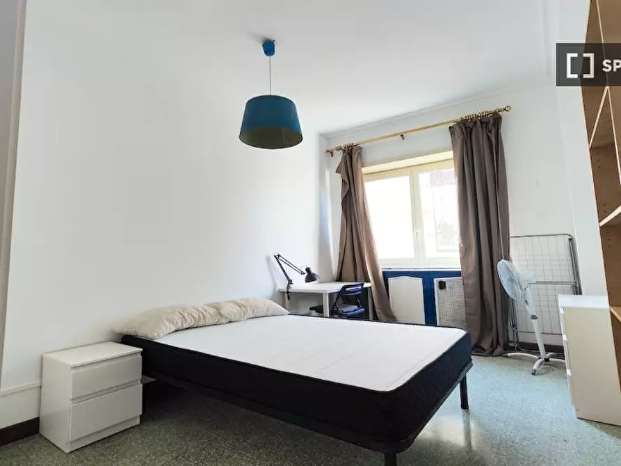 Immagine 1 di Camera condivisa in affitto  in Via Bisentina, 00139 Roma RM, Italy a Roma