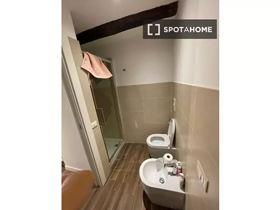 Immagine 5 di Camera condivisa in affitto  in P.za Dante a Napoli