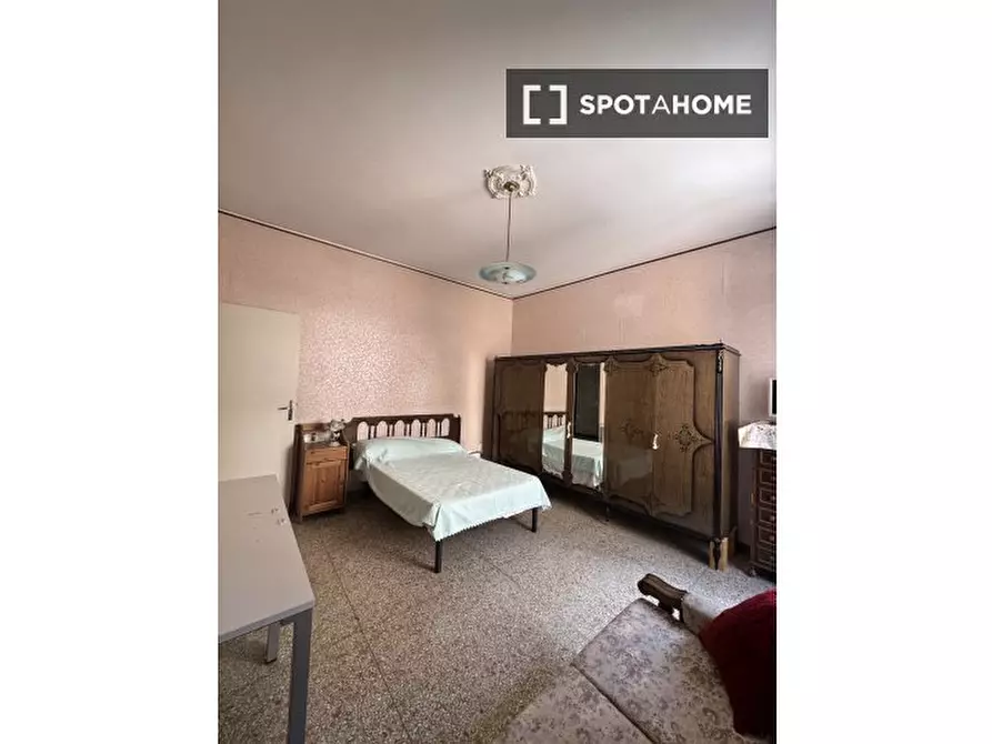 Immagine 2 di Camera condivisa in affitto  in Viale Opita Oppio a Roma