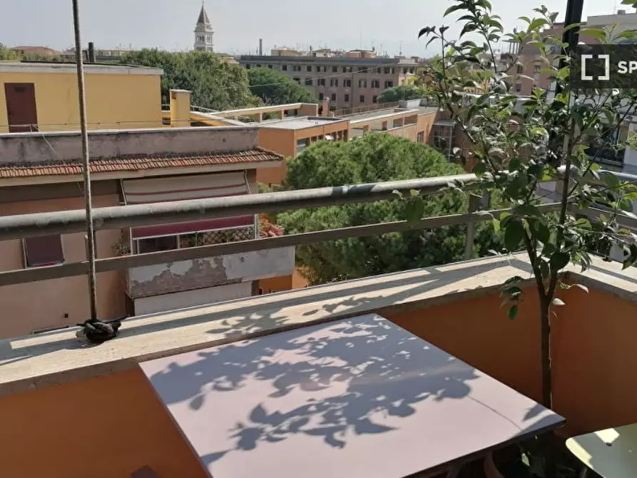 Immagine 4 di Camera condivisa in affitto  in Via dei Salentini a Roma