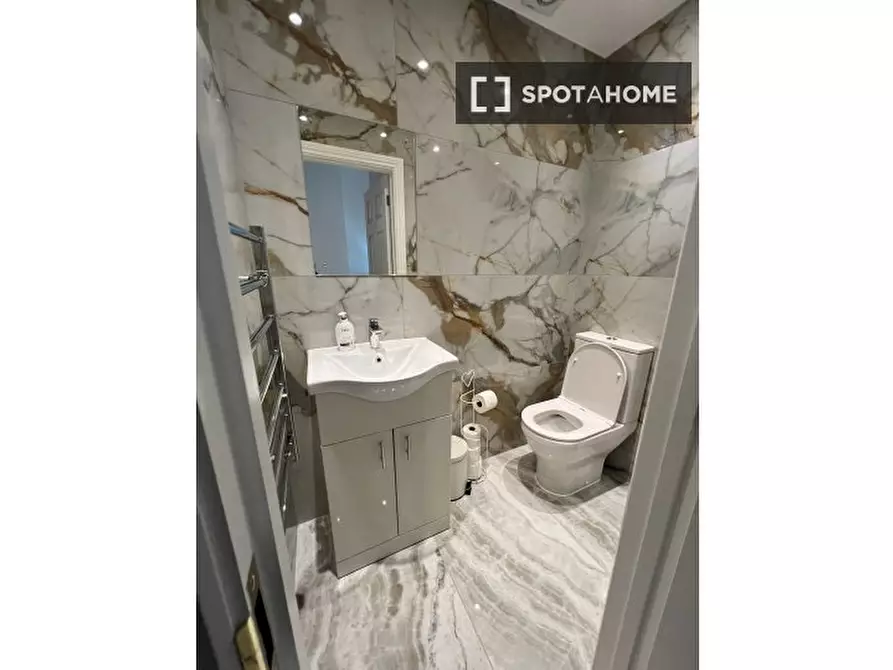 Immagine 4 di Ufficio in affitto  a Ealing