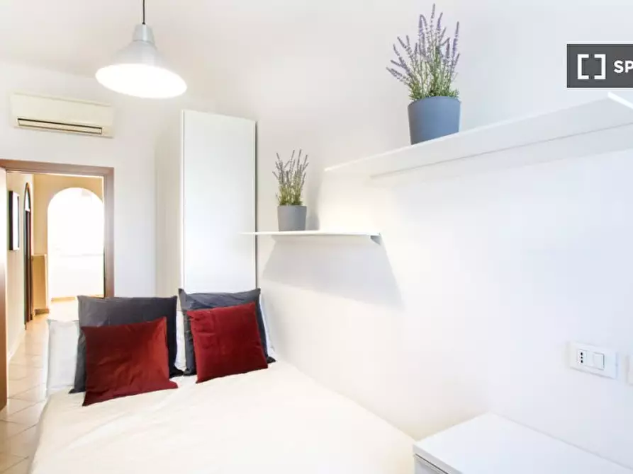 Immagine 1 di Camera condivisa in affitto  in Via Federico Engels a Milano