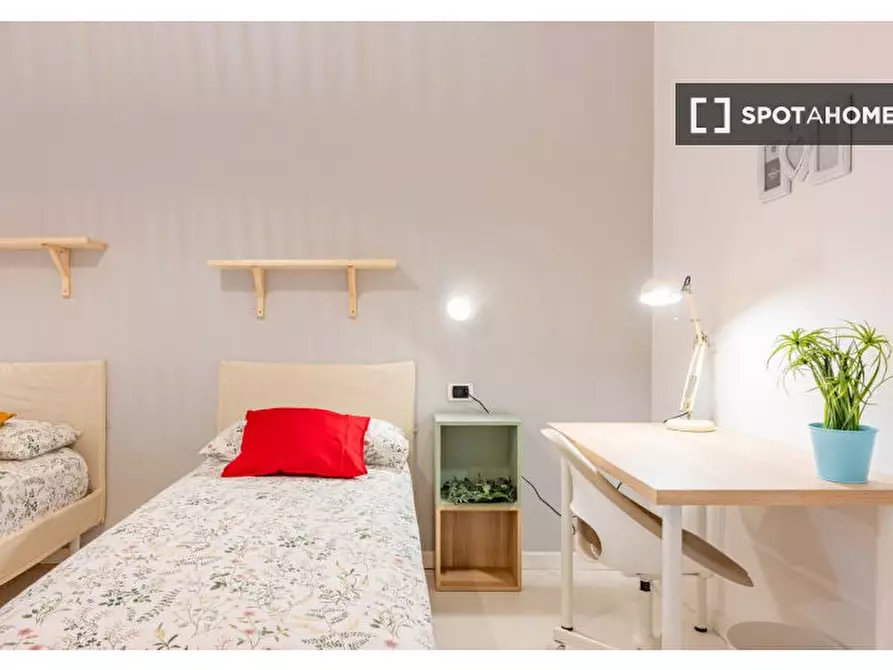 Immagine 3 di Camera condivisa in affitto  in Via Assietta a Milano