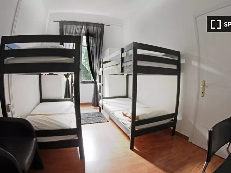 Immagine 2 di Camera condivisa in affitto  in Viale Glorioso a Roma