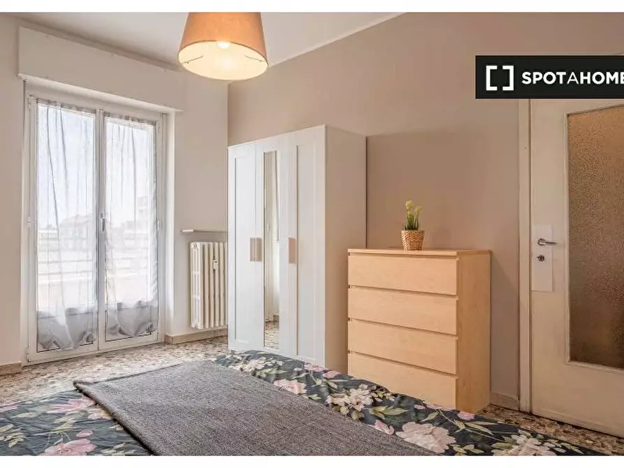 Immagine 3 di Camera condivisa in affitto  in Via Simone Saint Bon a Milano