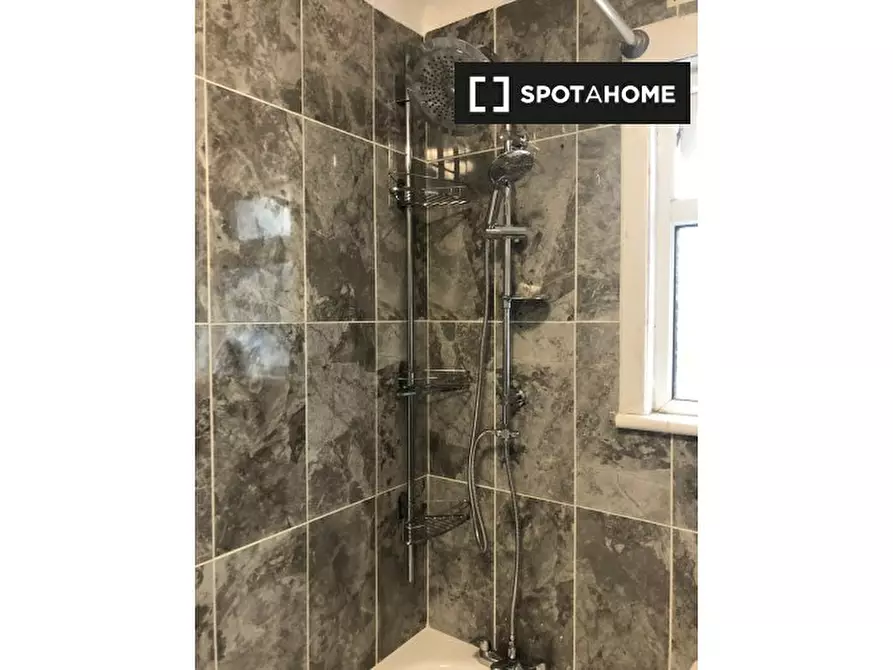 Immagine 3 di Camera condivisa in affitto  in Cranbrook Rd a Croydon