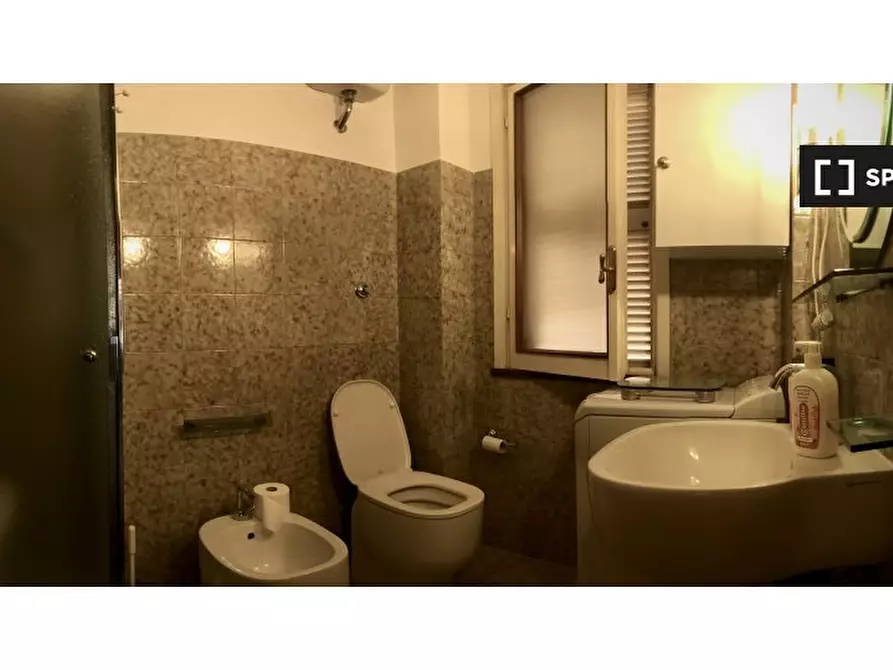 Immagine 9 di Camera condivisa in affitto  in Via Renato Simoni a Roma