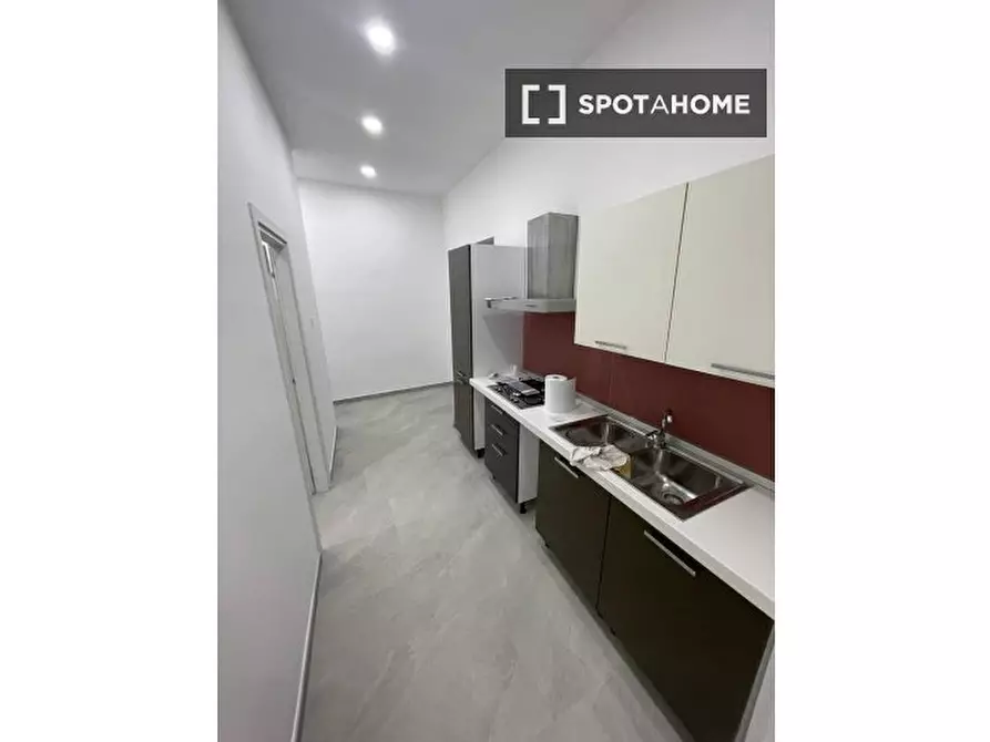 Immagine 3 di Camera condivisa in affitto  in P.za Cavour a Napoli