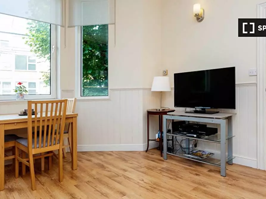 Immagine 3 di Appartamento in affitto  in Flat Sinclair Gardens a Hammersmith