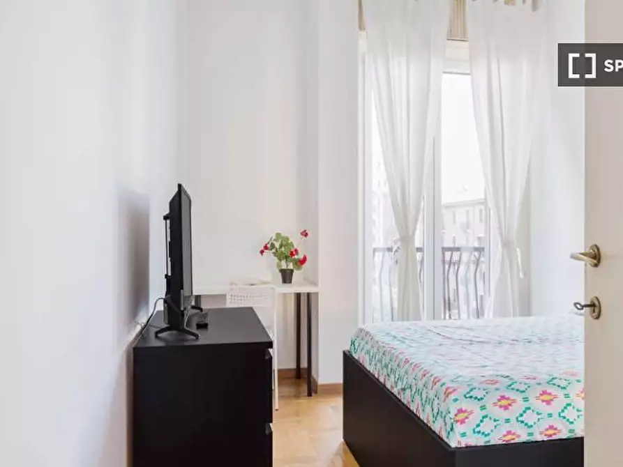 Immagine 2 di Camera condivisa in affitto  in Viale Tunisia a Milano