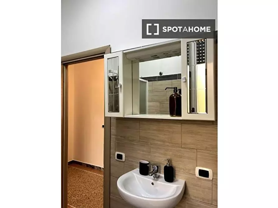 Immagine 9 di Appartamento in affitto  in Via di Santa Maria Mediatrice a Roma