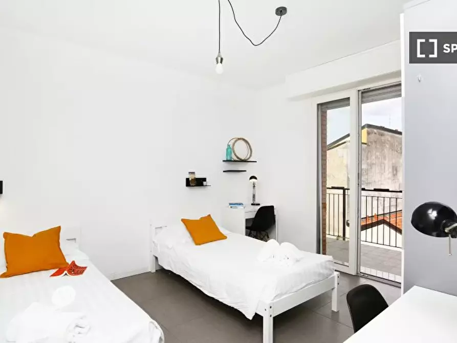 Immagine 2 di Camera condivisa in affitto  in Via Luigi Mercantini a Milano