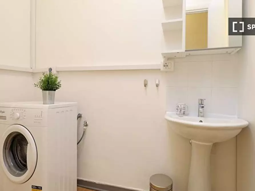 Immagine 12 di Camera condivisa in affitto  in Via dei Giornalisti a Roma