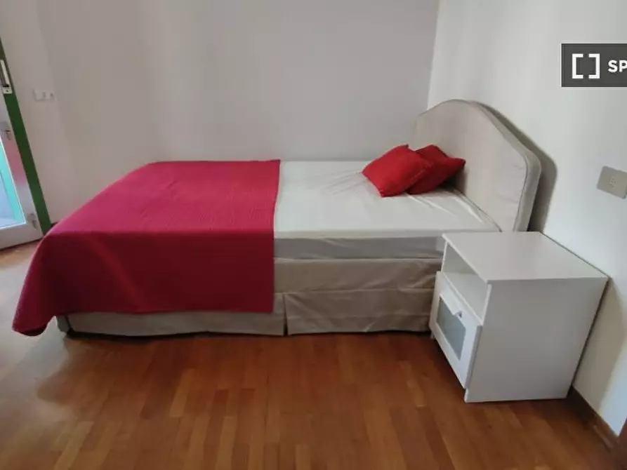 Immagine 3 di Camera condivisa in affitto  in Via del Ponte all'Asse a Firenze