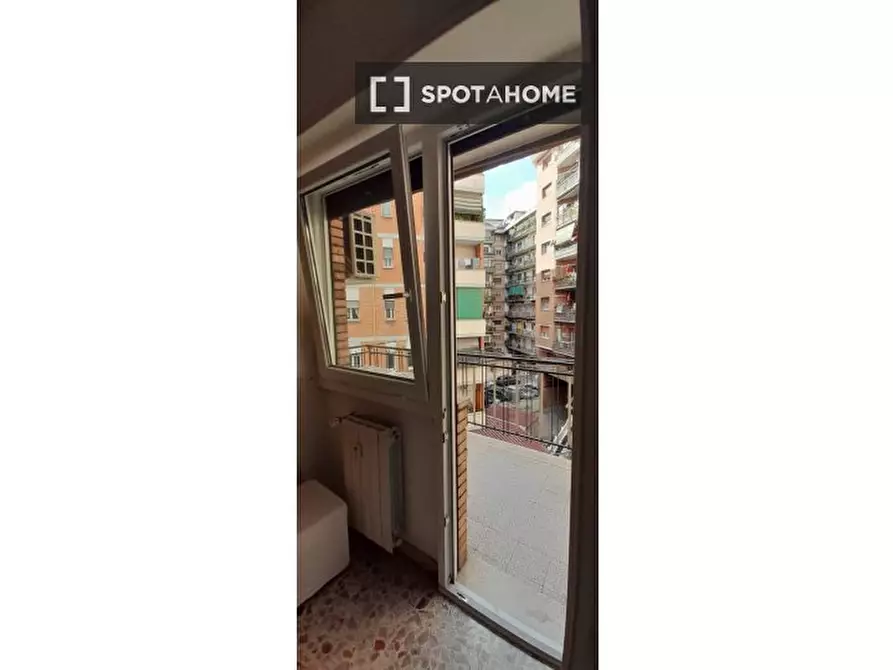 Immagine 2 di Camera condivisa in affitto  in Via Ulisse Dini, 00146 Roma RM, Italy a Roma