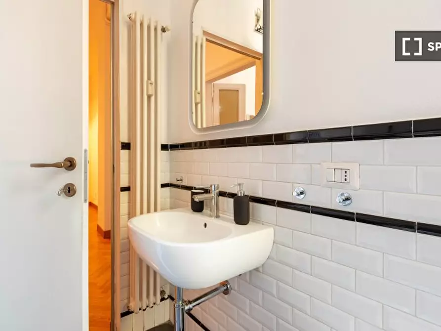 Immagine 6 di Camera condivisa in affitto  in Viale Romagna a Milano