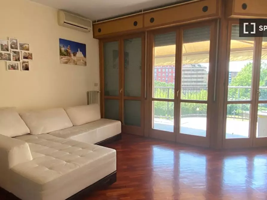 Immagine 1 di Appartamento in affitto  in Via Giambellino a Milano