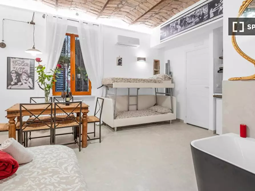 Immagine 10 di Ufficio in affitto  in Via dei Latini a Roma