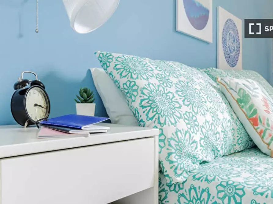 Immagine 2 di Camera condivisa in affitto  in Via dei Fontanili Milan a Milano