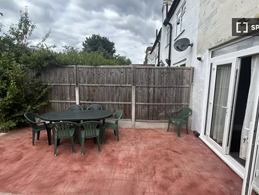 Immagine 12 di Appartamento in affitto  in Orpington Gardens a Enfield