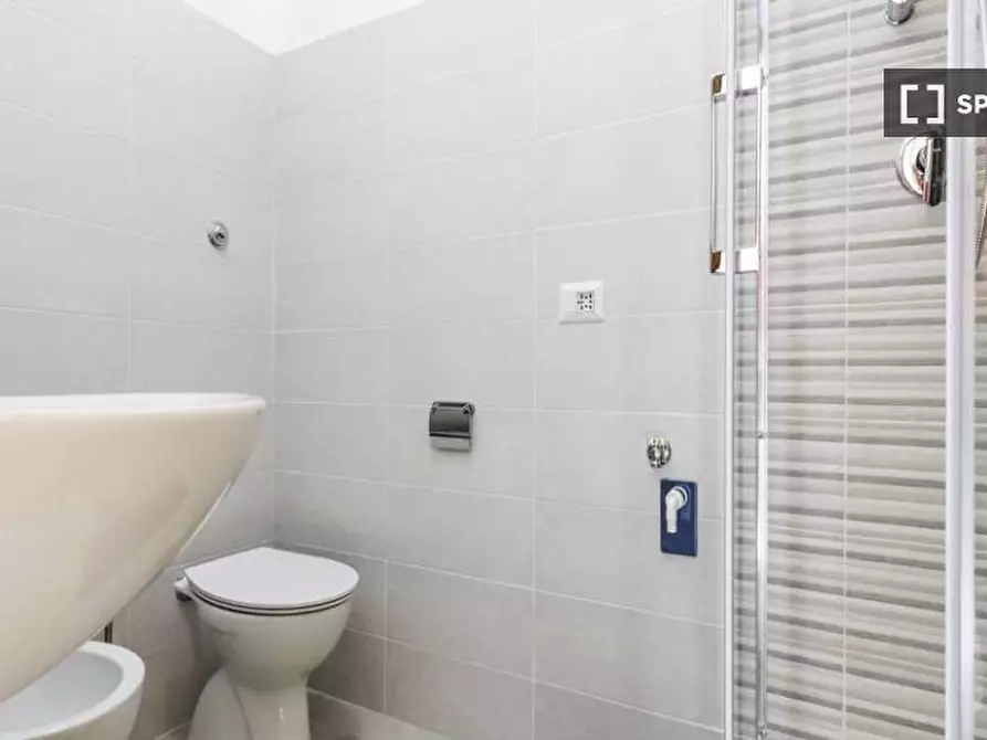 Immagine 14 di Camera condivisa in affitto  in Via Fiume delle Perle a Roma