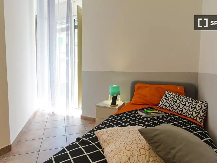 Immagine 5 di Camera condivisa in affitto  in Via Pignasecca n. a Napoli