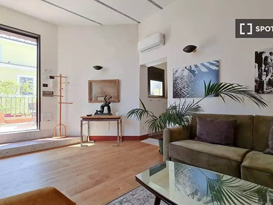 Immagine 19 di Appartamento in affitto  in Via Della Croce a Roma