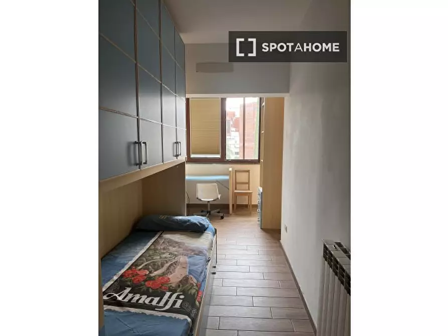 Immagine 1 di Camera condivisa in affitto  in Viale Londra a Roma