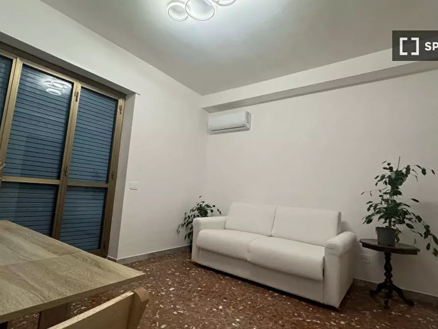 Immagine 1 di Camera condivisa in affitto  in V. Morozzo della Rocca a Roma