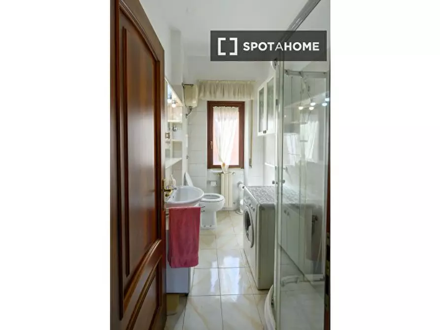 Immagine 11 di Camera condivisa in affitto  in Via delle Robinie a Roma