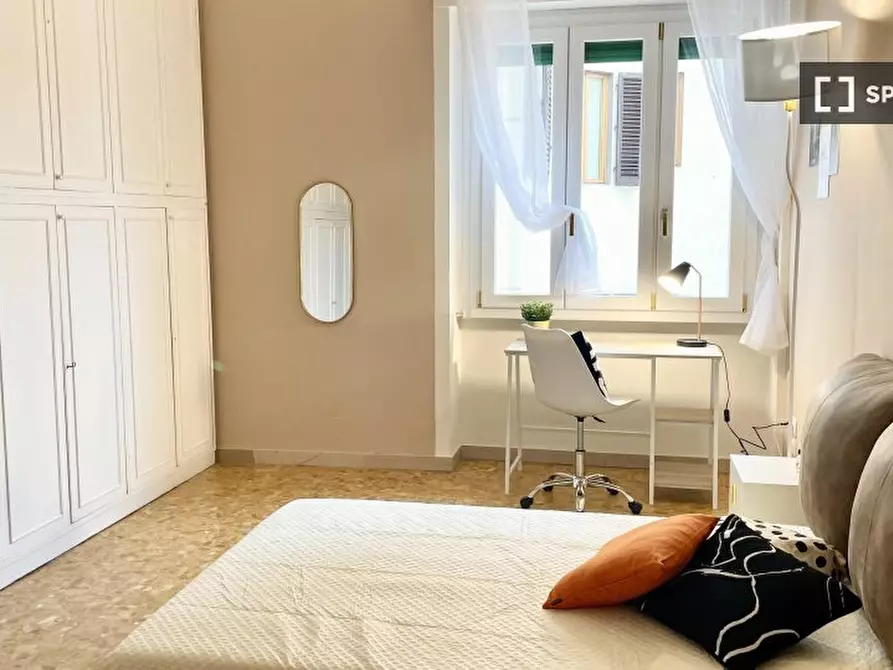 Immagine 1 di Camera condivisa in affitto  in LUNGARNO VESPUCCI a Firenze