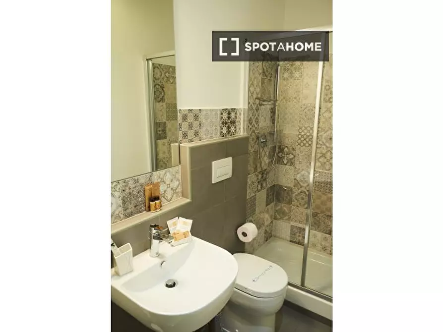 Immagine 18 di Camera condivisa in affitto  in Via Cipro a Roma