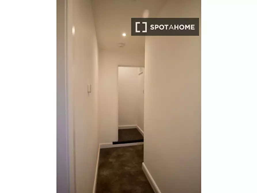 Immagine 4 di Camera condivisa in affitto  in Burgass Rd a 