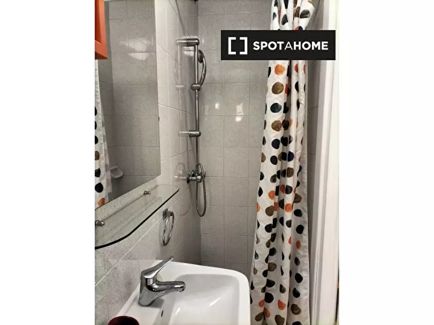 Immagine 4 di Camera condivisa in affitto  in Via Principe Amedeo a Roma