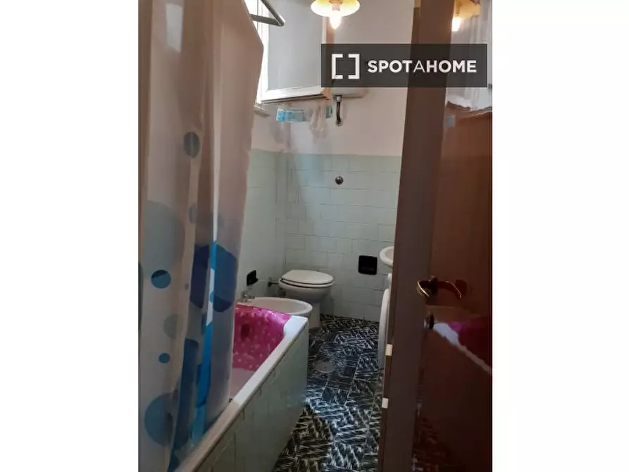 Immagine 7 di Camera condivisa in affitto  in Viale Alessandrino a Roma