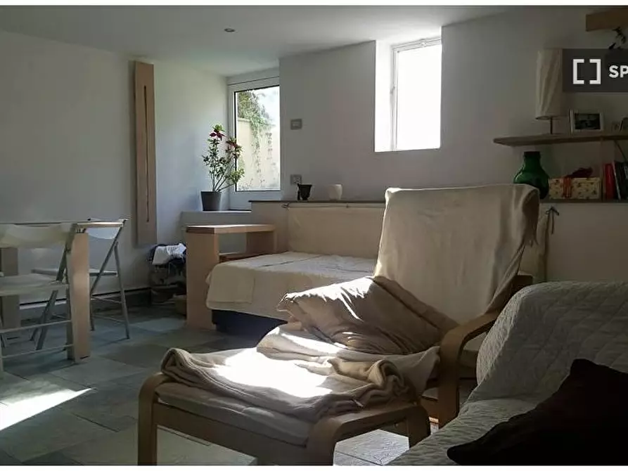 Immagine 1 di Camera condivisa in affitto  in Via Cratete di Mallo a Roma