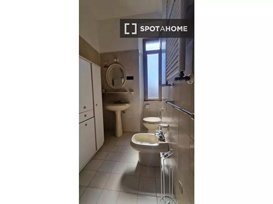 Immagine 11 di Camera condivisa in affitto  in Via Paolo Paruta a Roma
