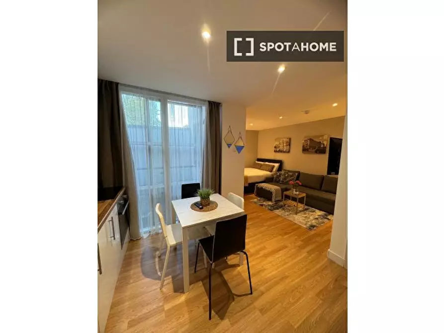 Immagine 13 di Appartamento in affitto  in Bell Street a Camden Town