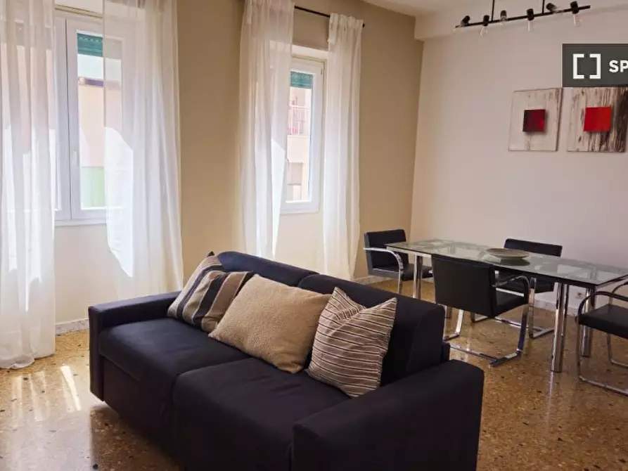 Immagine 13 di Appartamento in affitto  in Via Gian Luca Squarcialupo a Roma