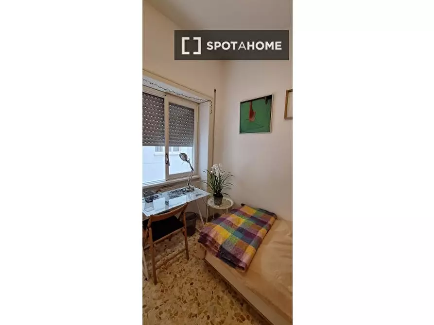 Immagine 5 di Camera condivisa in affitto  in Via Pietro de Cristofaro a Roma