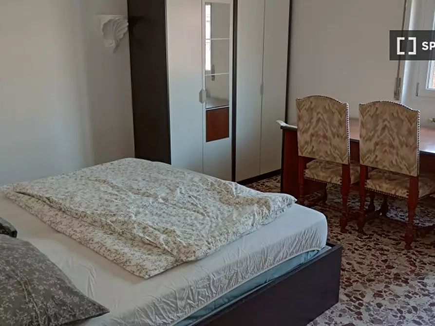 Immagine 2 di Camera condivisa in affitto  in Via Orobia a Milano