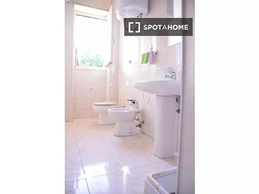 Immagine 6 di Camera condivisa in affitto  in Via is mirrionis a Cagliari