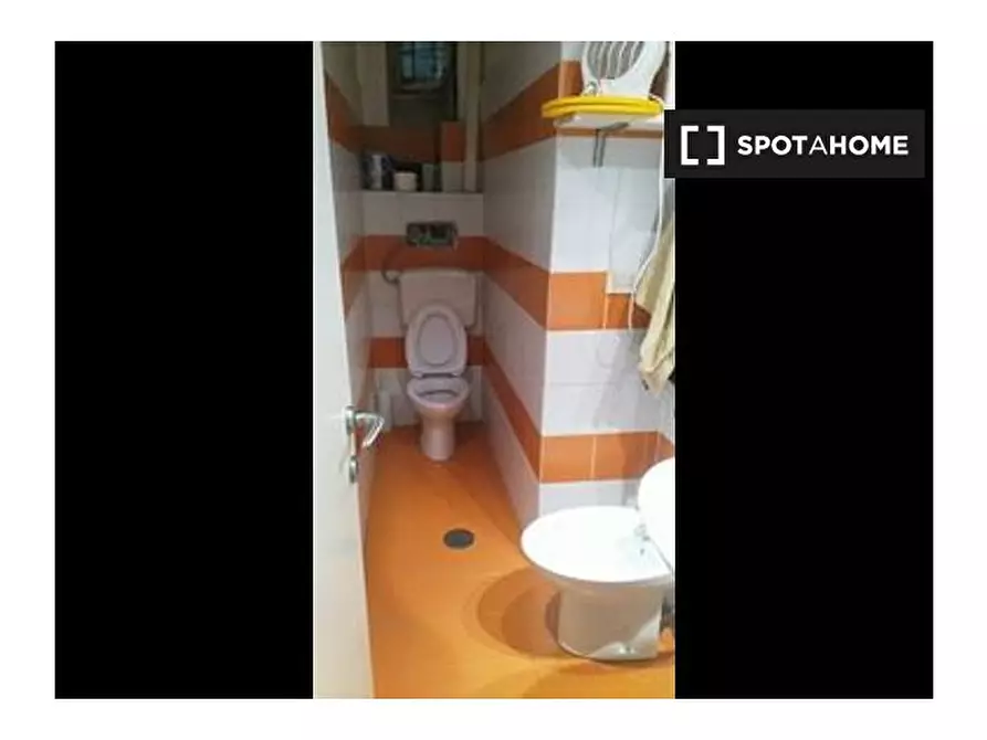 Immagine 5 di Camera condivisa in affitto  in Via Germanico a Roma