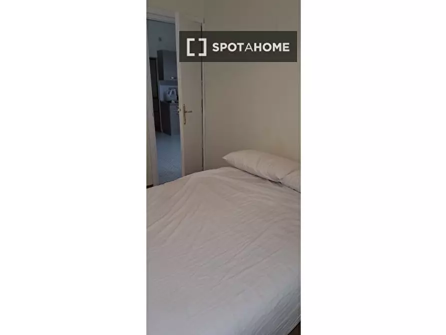 Immagine 4 di Appartamento in affitto  in Via Muzio Attendolo a Roma