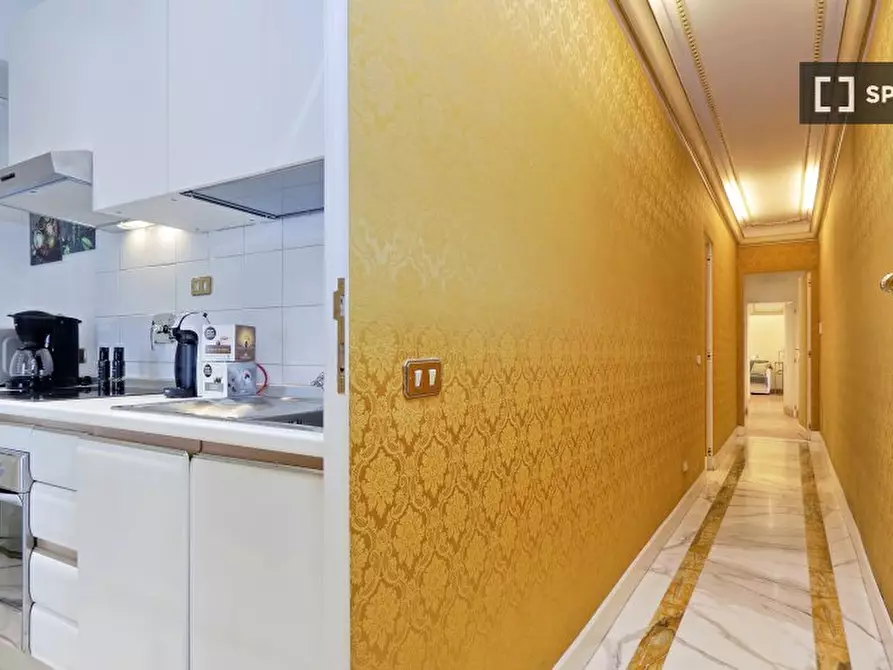 Immagine 5 di Appartamento in affitto  in Via del Tritone a Roma