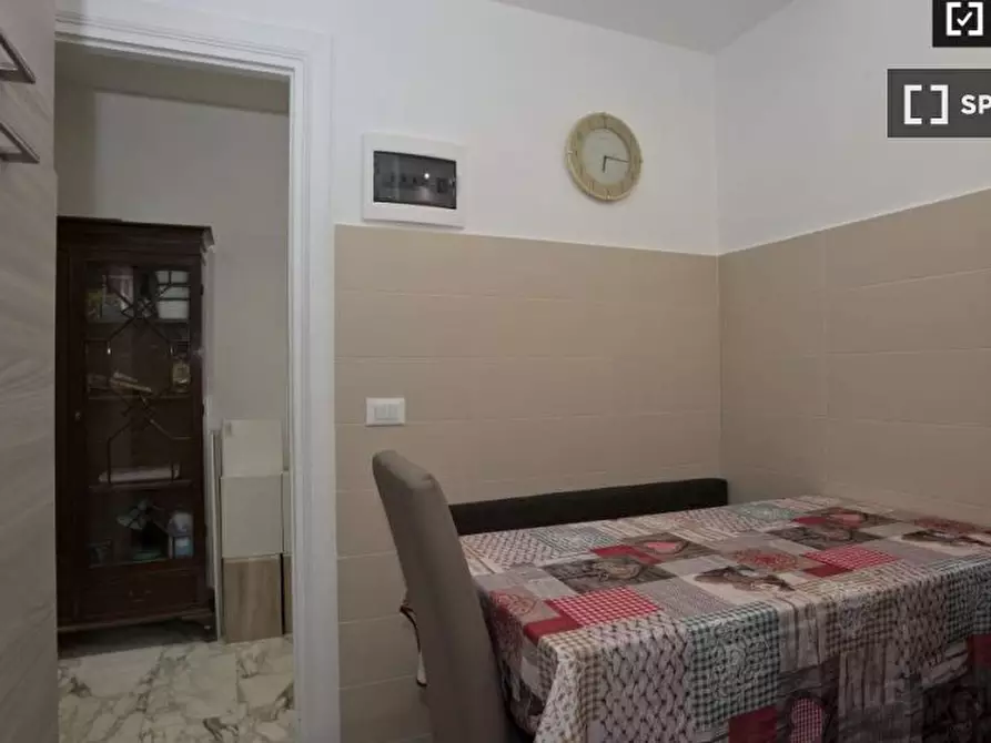 Immagine 3 di Camera condivisa in affitto  in Via Albalonga a Roma